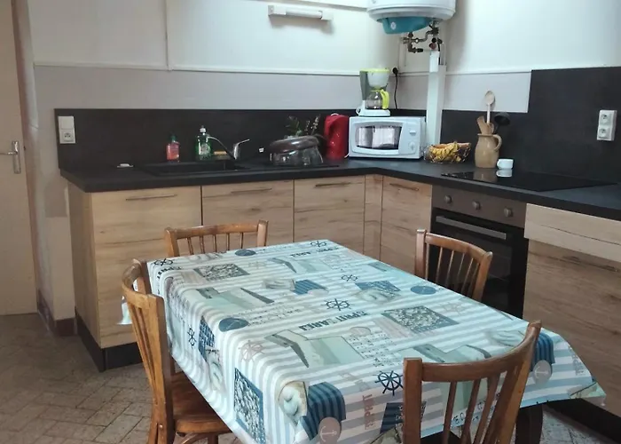 Maison 50 M De La à - 1800 M Du Centre